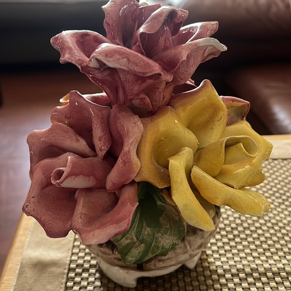 Capodimonte Rose Cluster in a Basket Made in Italy Vintage - Picture 3 of 10